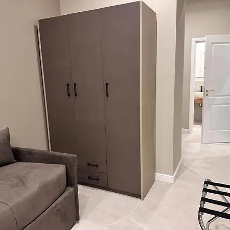 Dimora Del Plebiscito